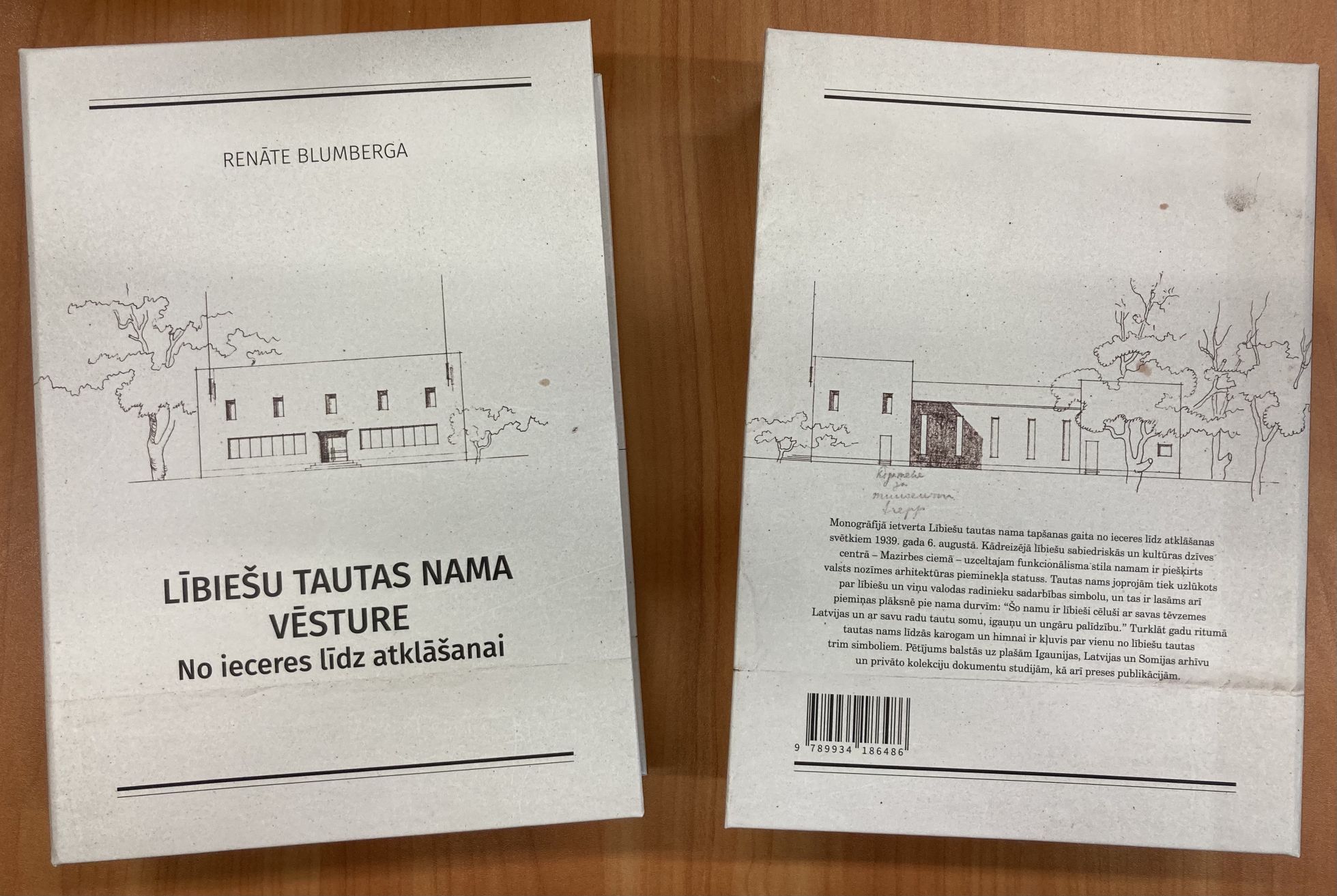 Svinam Erki Hutunena 120. dzimšanas dienu kopā ar tautas nama grāmatu!