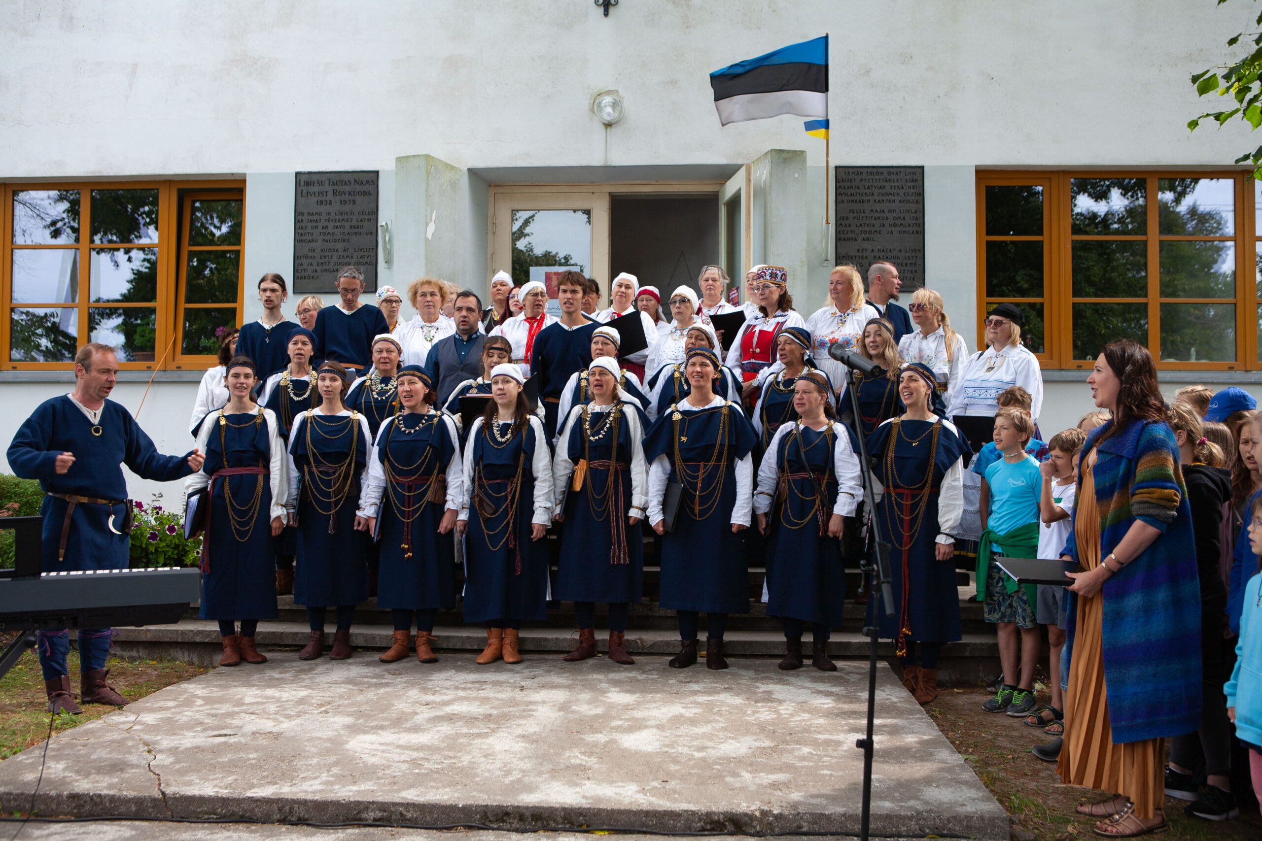 Kora “Lōja” 15. dzimšanas dienas svinības ar padziedāšanu