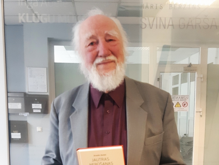 Iznākušas Arnolda Auziņa “Jautras nebūšanas”