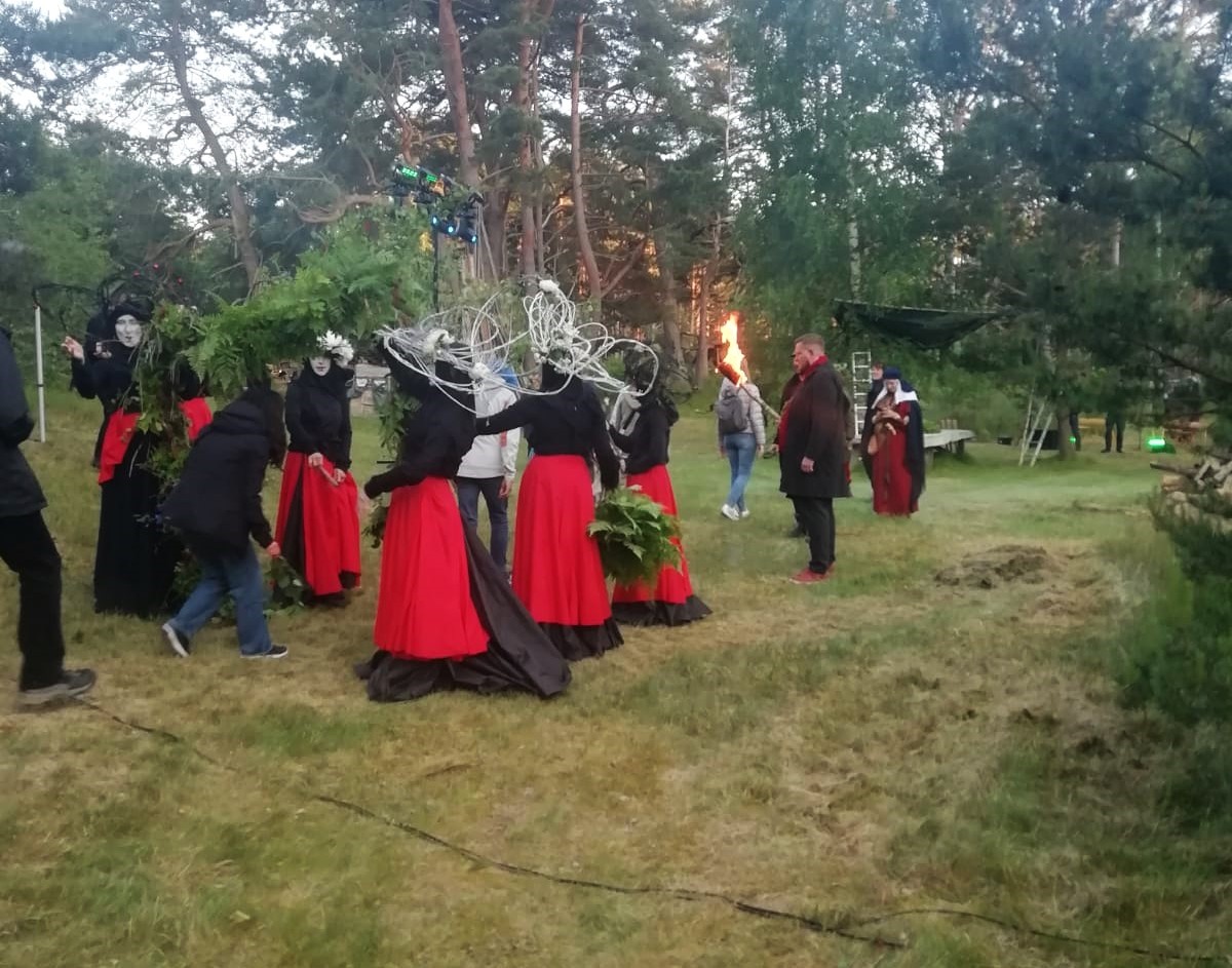 Performances mākslas festivāls “Citādie Saulgrieži” Mazirbē
